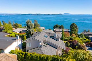 Photo 4: 14357 SUNSET Drive: White Rock House for sale in "Marine Drive West Hillside" (South Surrey White Rock)  : MLS®# R2710821