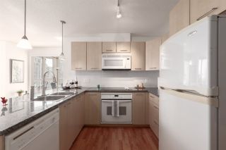 Photo 4: 1606 1155 SEYMOUR Street in Vancouver: Downtown VW Condo for sale in "BRAVA" (Vancouver West)  : MLS®# R2407837