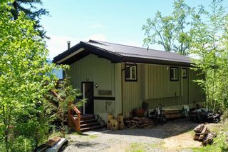 Photo 2: 2585 Airstrip Road in Anglemont: House for sale : MLS®# 10183062
