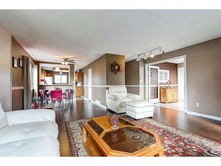 Photo 3: 21167 wicklund Avenue in Maple Ridge: Northwest Maple Ridge House for sale : MLS®# R2046258
