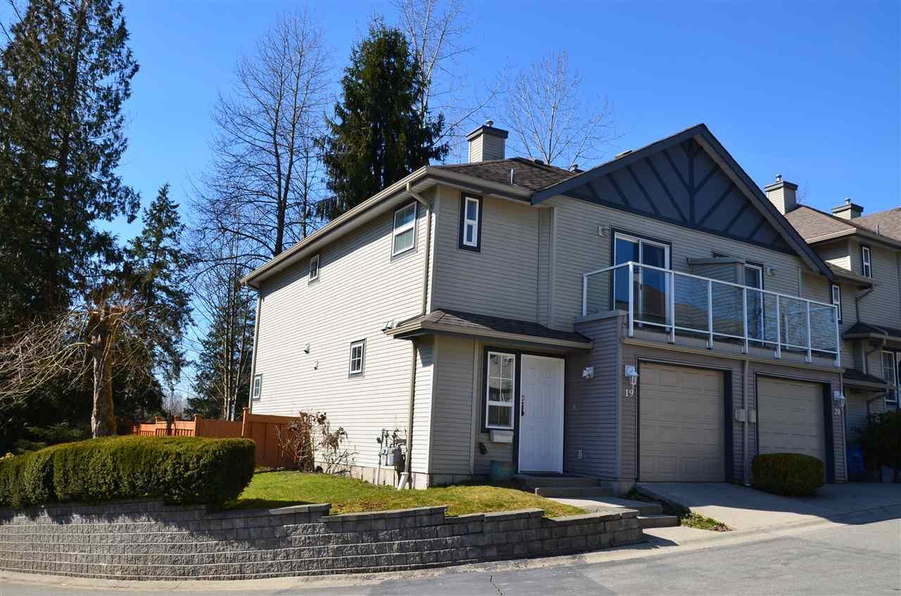 Main Photo: 19 11229 232 STREET in Maple Ridge: East Central Townhouse for sale : MLS®# R2340437