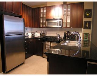 Photo 2: 1104 170 W 1ST Street in North_Vancouver: Lower Lonsdale Condo for sale (North Vancouver)  : MLS®# V766558