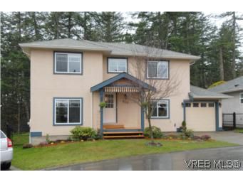 Main Photo: 609 McCallum Rd in VICTORIA: La Thetis Heights House for sale (Langford)  : MLS®# 496415