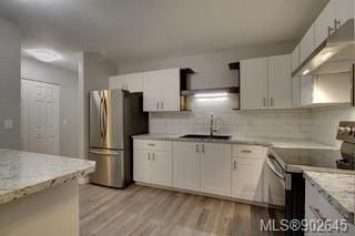 Photo 2: 112 4728 Uplands Dr in Nanaimo: Na Uplands Condo for sale : MLS®# 902645