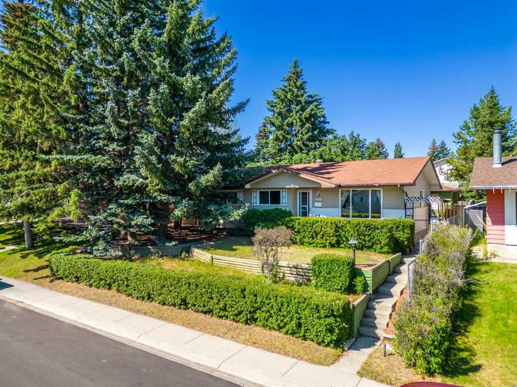 Main Photo: 11111 Braxton Road SW in Calgary: Braeside Detached for sale : MLS®# A2066447