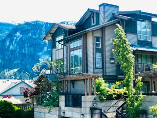 Photo 1: 201 1174 WINGTIP Place in Squamish: Downtown SQ Townhouse for sale in "EAGLEWIND TALON CARRIAGE TOWNHOMES" : MLS®# R2624425