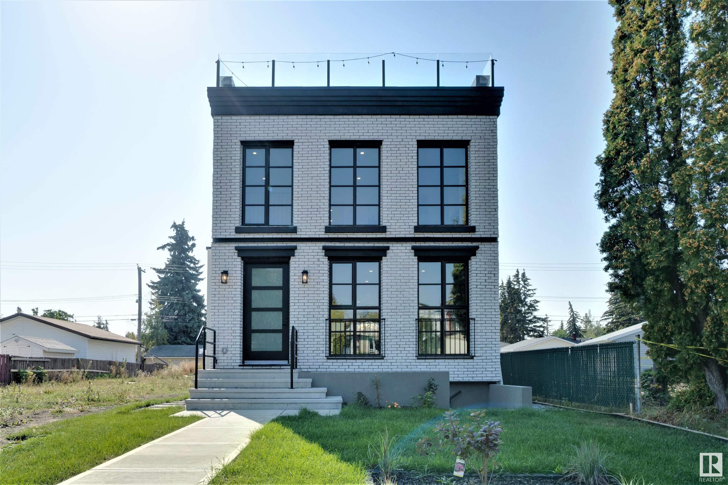 Main Photo: 14713 88 Avenue in Edmonton: Zone 10 House for sale : MLS®# E4308775