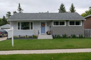 Photo 1: 99 Tudor Crescent in Winnipeg: East Kildonan Residential for sale (3B)  : MLS®# 202223413