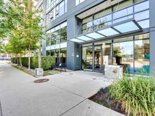 Photo 2: 305 33 SMITHE Street in Vancouver: Yaletown Condo for sale in "COOPER'S LOOKOUT" (Vancouver West)  : MLS®# R2857417