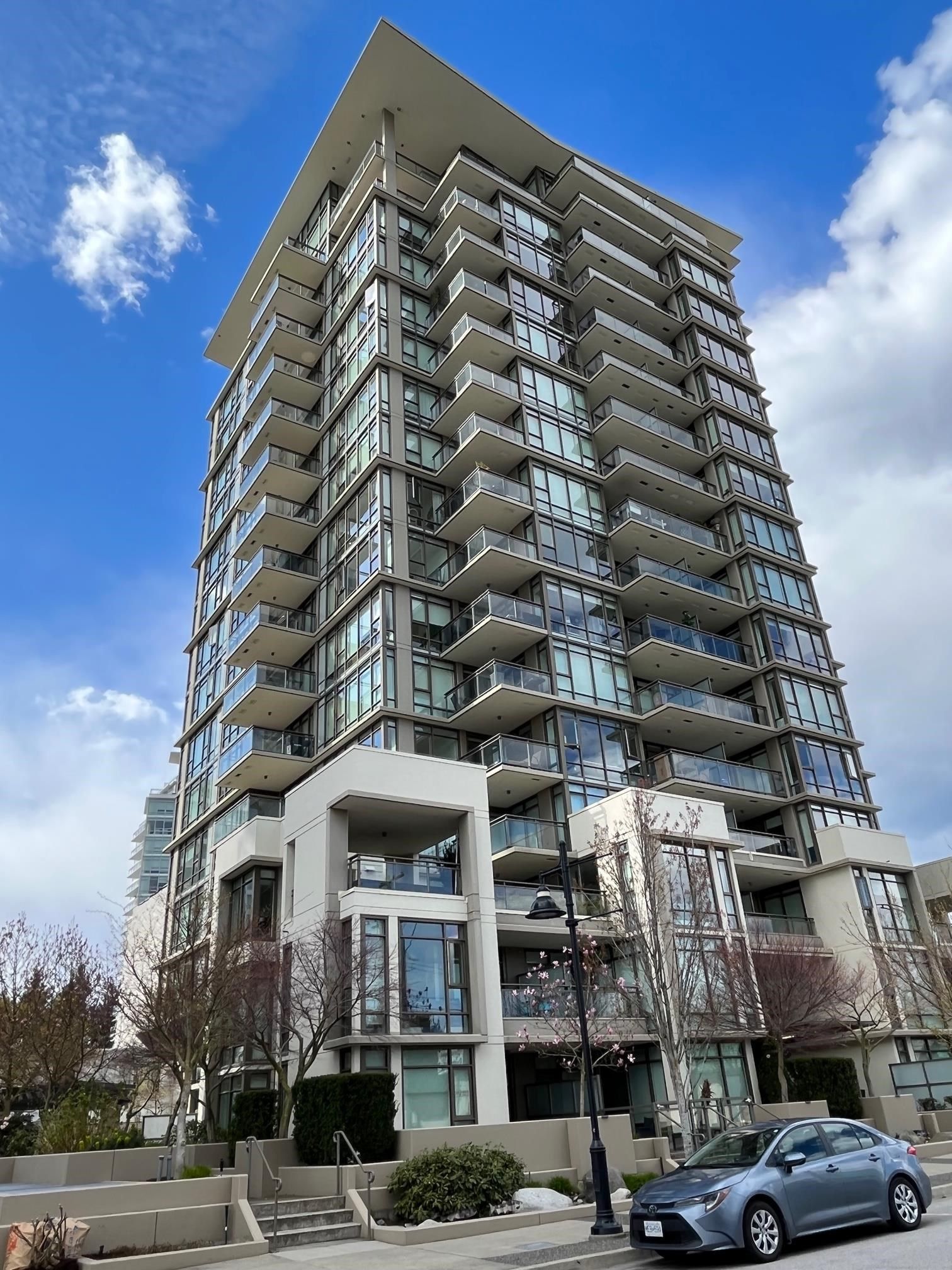 Main Photo: 301 1455 GEORGE STREET in : White Rock Condo for sale : MLS®# R2675699