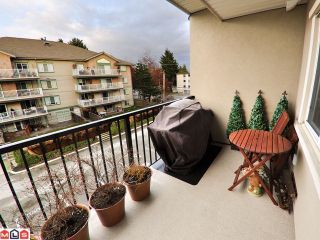 Photo 9: 307 20281 53A Avenue in Langley: Langley City Condo for sale in "CHILTON LAYNE" : MLS®# F1200099