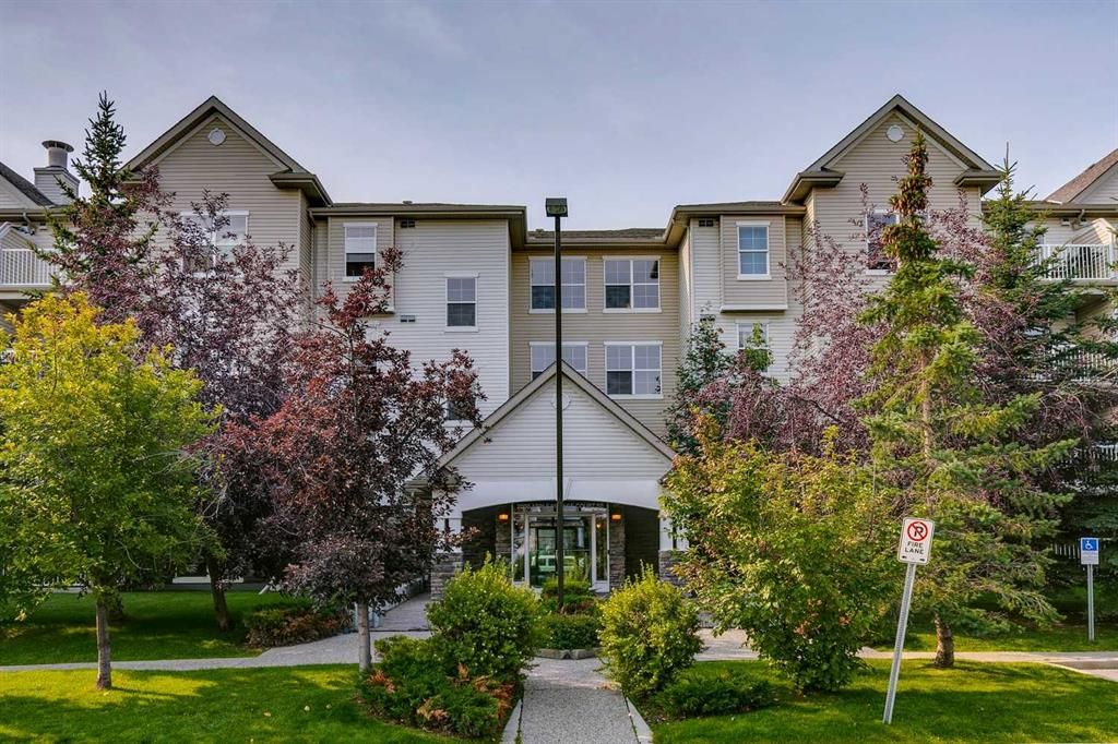 Main Photo: 101 2000 Applevillage Court SE in Calgary: Applewood Park Apartment for sale : MLS®# A2074548