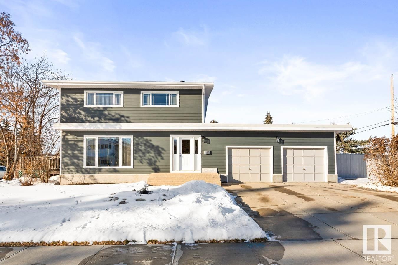Main Photo: 16804 93A Avenue in Edmonton: Zone 22 House for sale : MLS®# E4320474