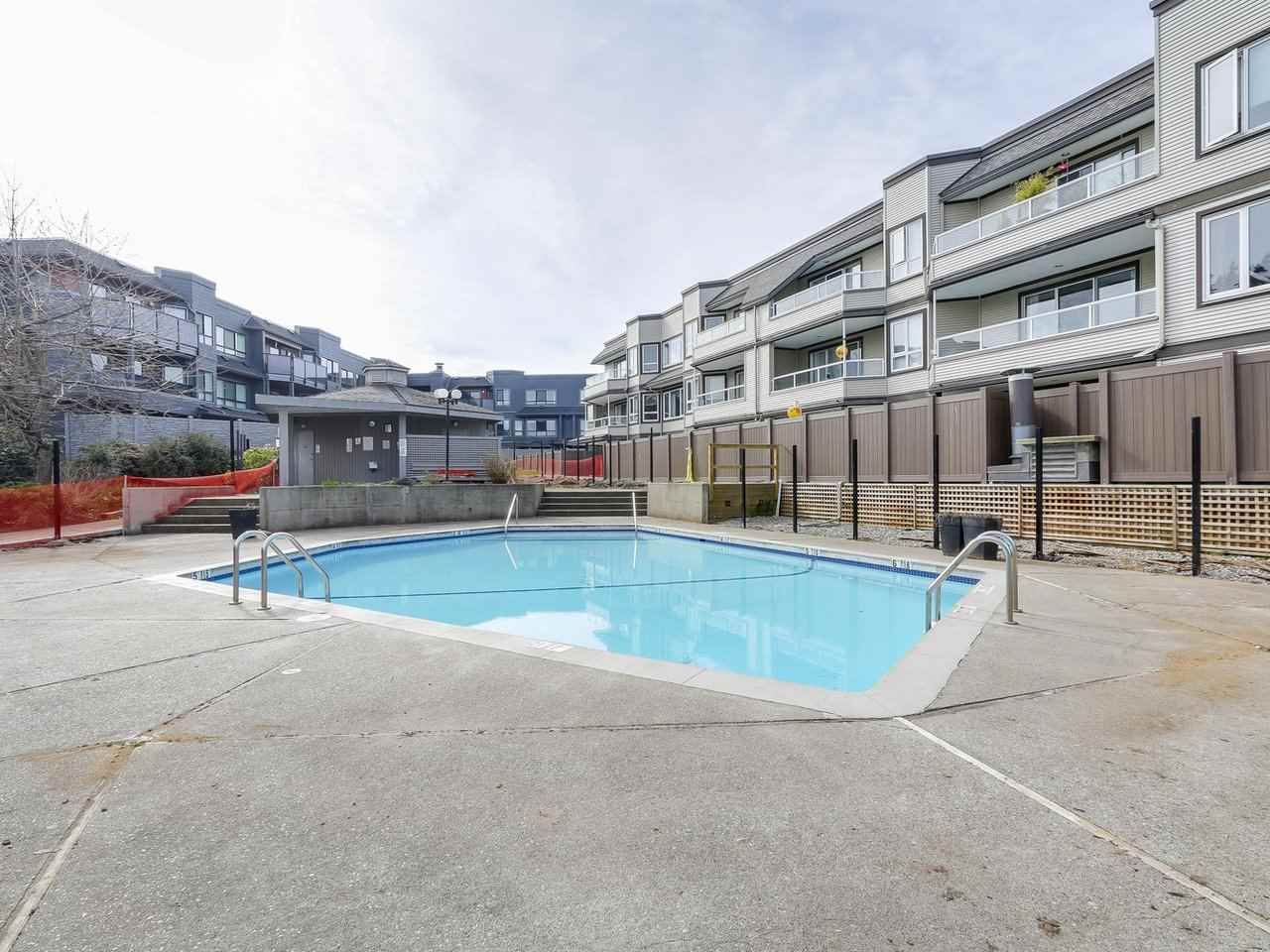 Photo 15: Photos: 205 1830 E SOUTHMERE Crescent in Surrey: Sunnyside Park Surrey Condo for sale in "Southmere Mews" (South Surrey White Rock)  : MLS®# R2249894