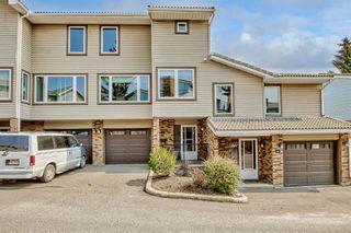 Photo 1: 14 Coachway Gardens SW in Calgary: Coach Hill Row/Townhouse for sale : MLS®# A2050354