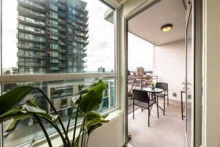 Photo 17: 305 112 E 13TH Street in North Vancouver: Central Lonsdale Condo for sale in "CENTREVIEW" : MLS®# R2535152