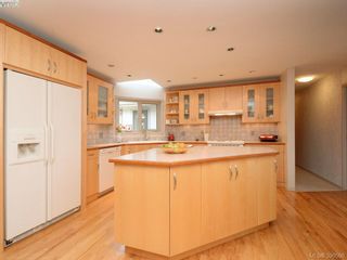 Photo 6: 843 Wavecrest Pl in VICTORIA: SE Broadmead House for sale (Saanich East)  : MLS®# 785157