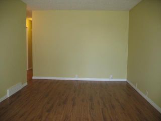 Photo 3: 1751 66 Avenue SE in CALGARY: Lynnwood_Riverglen Residential Detached Single Family for sale (Calgary)  : MLS®# C3580190