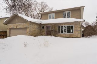 Photo 1: 43 Oswald Bay in Winnipeg: Charleswood Residential for sale (1G)  : MLS®# 202203025