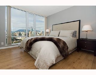 Photo 4: 3001 583 BEACH Crescent in Vancouver: False Creek North Condo for sale in "TWO PARKWEST" (Vancouver West)  : MLS®# V665613