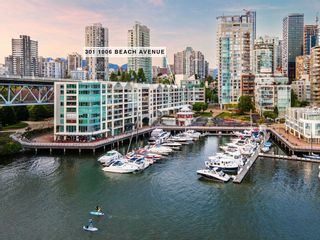 Photo 1: 301 1006 BEACH Avenue in Vancouver: Yaletown Condo for sale in "1000 BEACH" (Vancouver West)  : MLS®# R2771623
