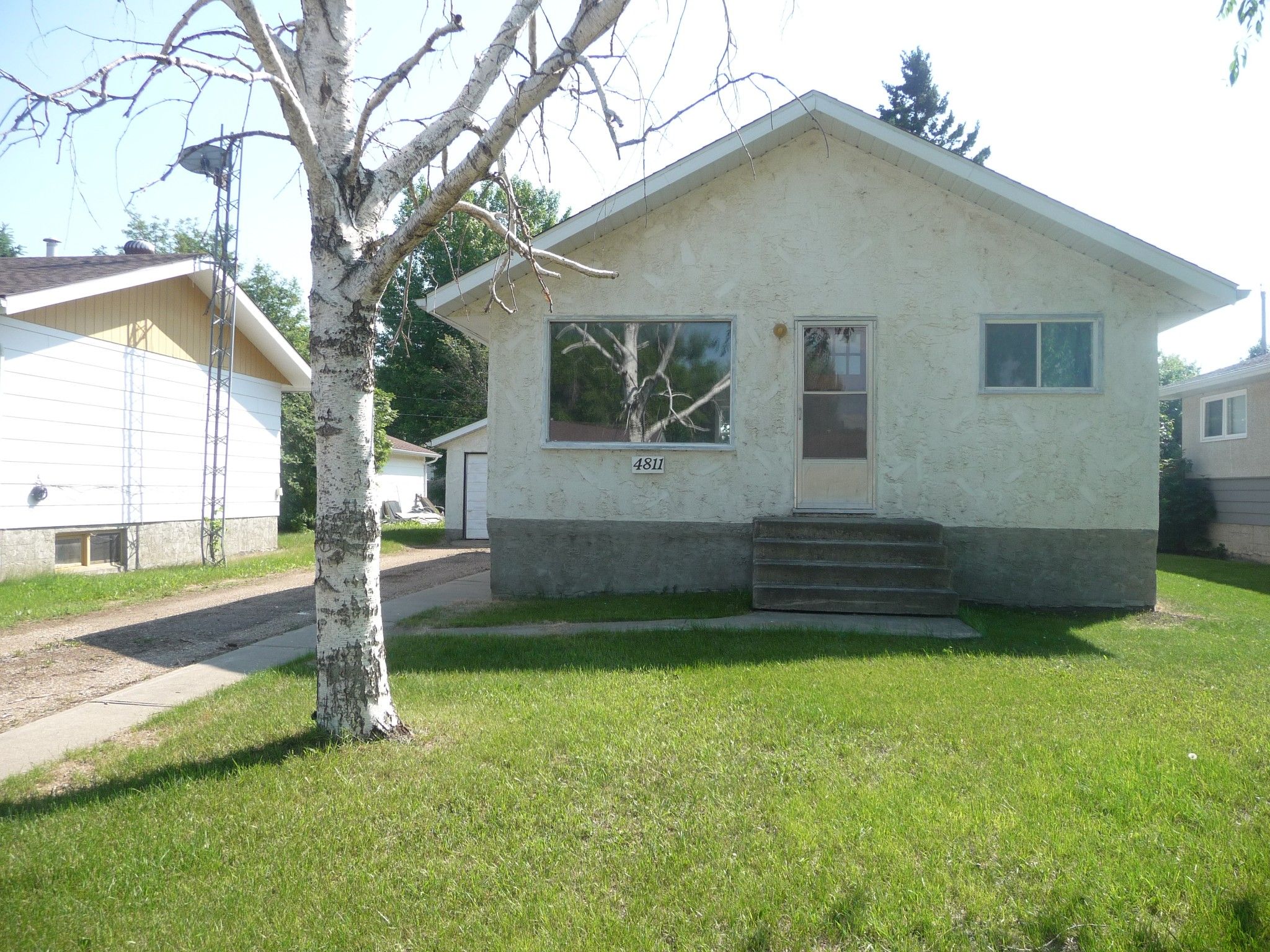 Main Photo: 4811 54 Avenue in Viking: House for sale or lease