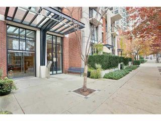 Photo 3: 2504 977 MAINLAND Street in Vancouver: Yaletown Condo for sale in "YALETOWN PARK III" (Vancouver West)  : MLS®# V1094535