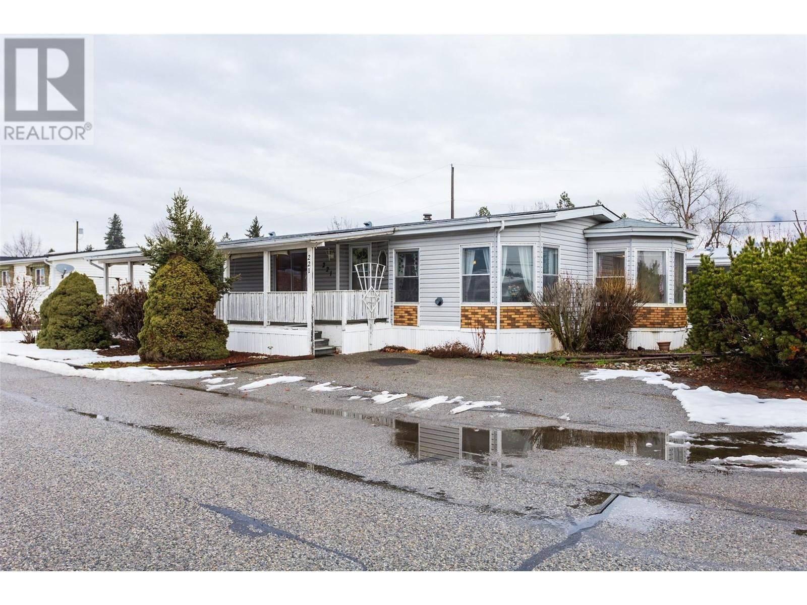 Main Photo: 720 Commonwealth Road Unit# 221 in Kelowna: House for sale : MLS®# 10302725