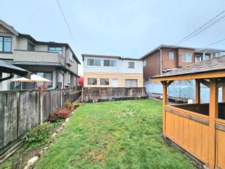 Photo 2: 2442 E 54TH Avenue in Vancouver: Fraserview VE House for sale (Vancouver East)  : MLS®# R2831692