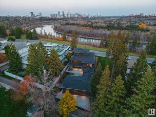 Photo 3: 9616 RIVERSIDE Drive in Edmonton: Zone 10 House for sale : MLS®# E4384877