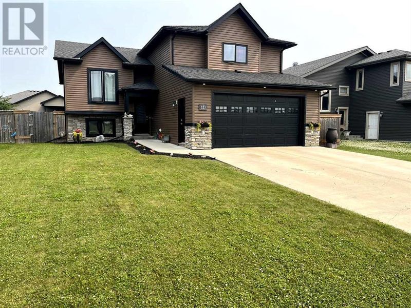 FEATURED LISTING: 321 12 Street Southeast Slave Lake