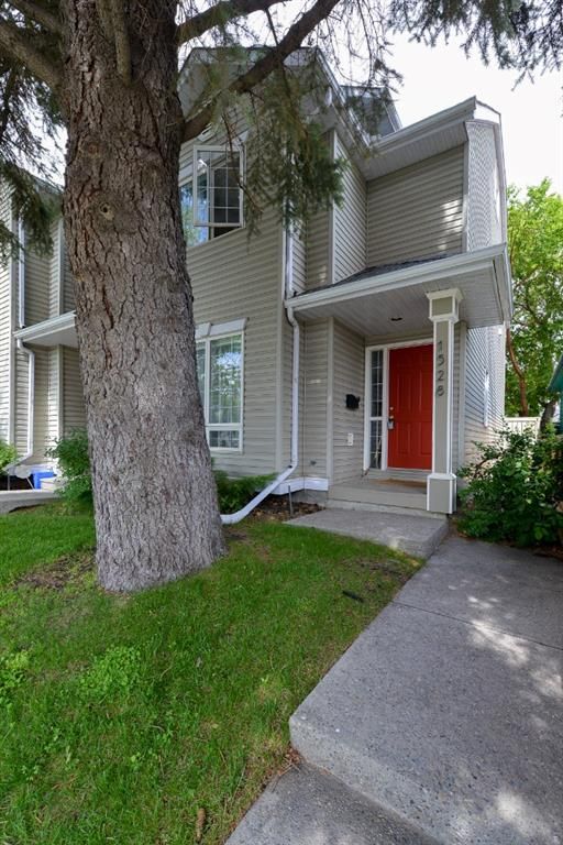 Main Photo: 1528 34 Avenue SW in Calgary: South Calgary Row/Townhouse for sale : MLS®# A1241770