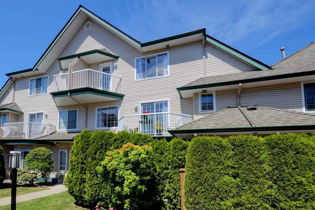 Main Photo: 4 5053 47 Avenue in Delta: Ladner Elementary Townhouse for sale in "PARKSIDE PLACE" (Ladner)  : MLS®# R2183893