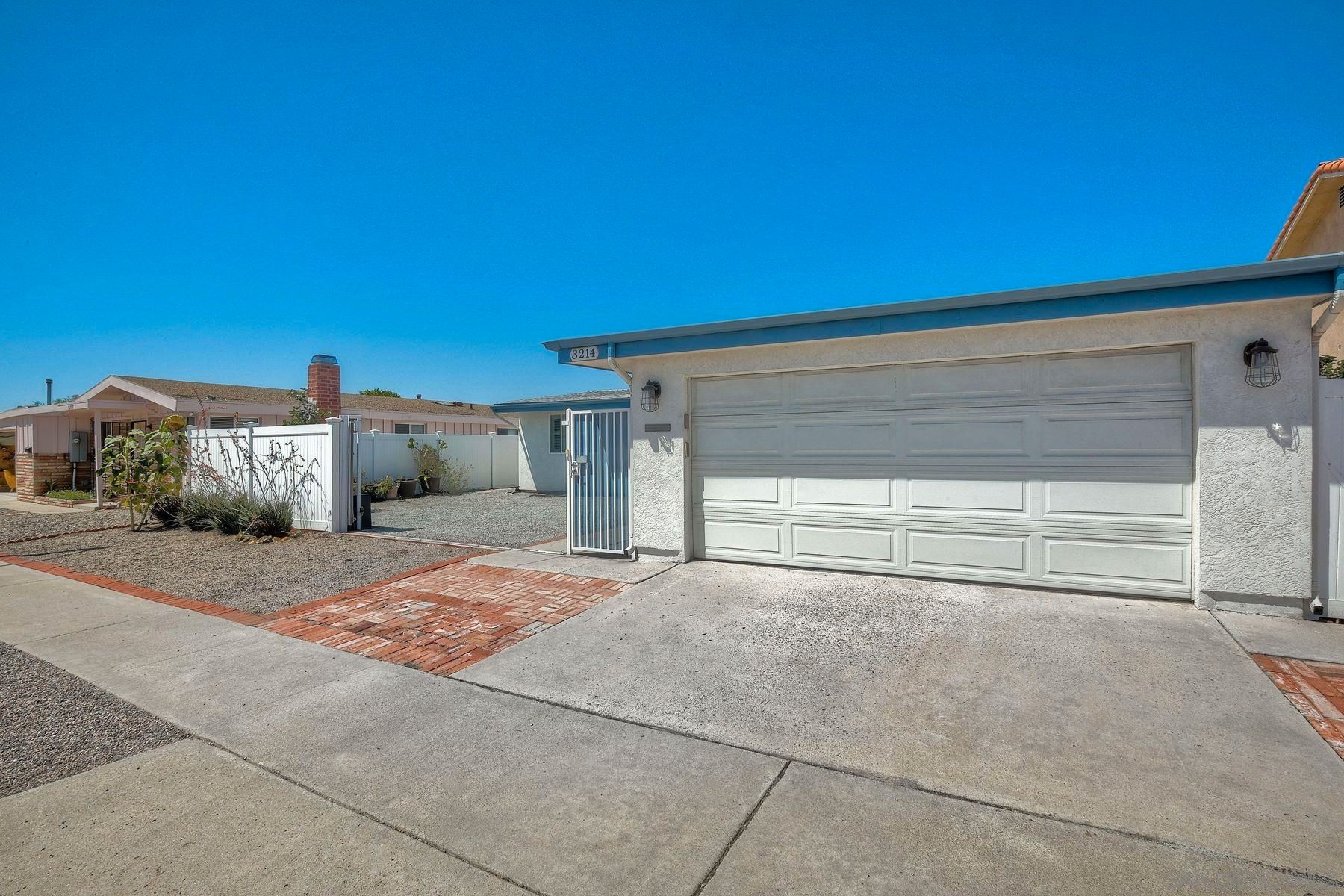 Main Photo: SERRA MESA House for sale : 3 bedrooms : 3214 Mobley St in San Diego