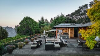 Photo 5: 2999 Beach Dr in Oak Bay: OB Uplands House for sale : MLS®# 960862