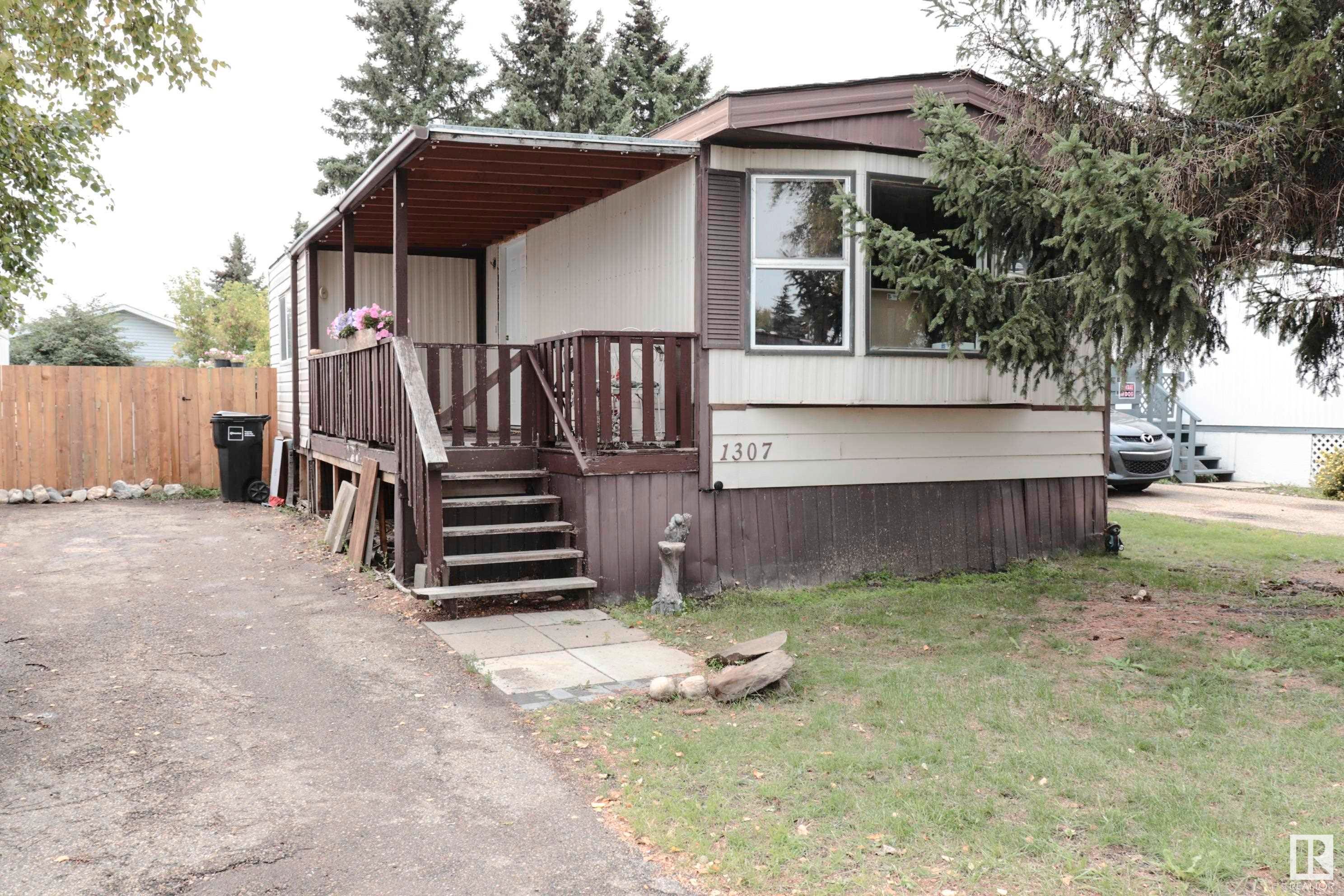 Main Photo: 1307 West Wood Gate in Edmonton: Zone 59 Mobile for sale : MLS®# E4356793