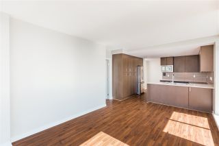 Photo 8: 1504 125 COLUMBIA Street in New Westminster: Downtown NW Condo for sale in "Northbank" : MLS®# R2401099