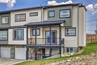 Photo 3: 471 34 Avenue NE in Calgary: Highland Park Semi Detached (Half Duplex) for sale : MLS®# A2109151