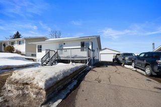 Photo 1: 104 Simpson Way: Fort McMurray Detached for sale : MLS®# A2034898