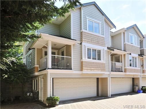 Main Photo: 3850 Stamboul St in VICTORIA: SE Mt Tolmie Row/Townhouse for sale (Saanich East)  : MLS®# 646532