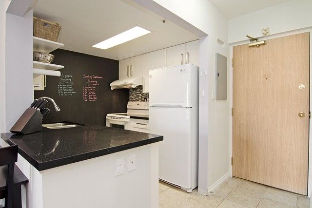 Photo 3: Photos: 704 828 AGNES STREET in New Westminster: Downtown NW Condo for sale : MLS®# R2034811