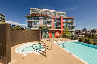 Photo 3: 908 38 W 1ST Avenue in Vancouver: False Creek Condo for sale (Vancouver West)  : MLS®# R2389824