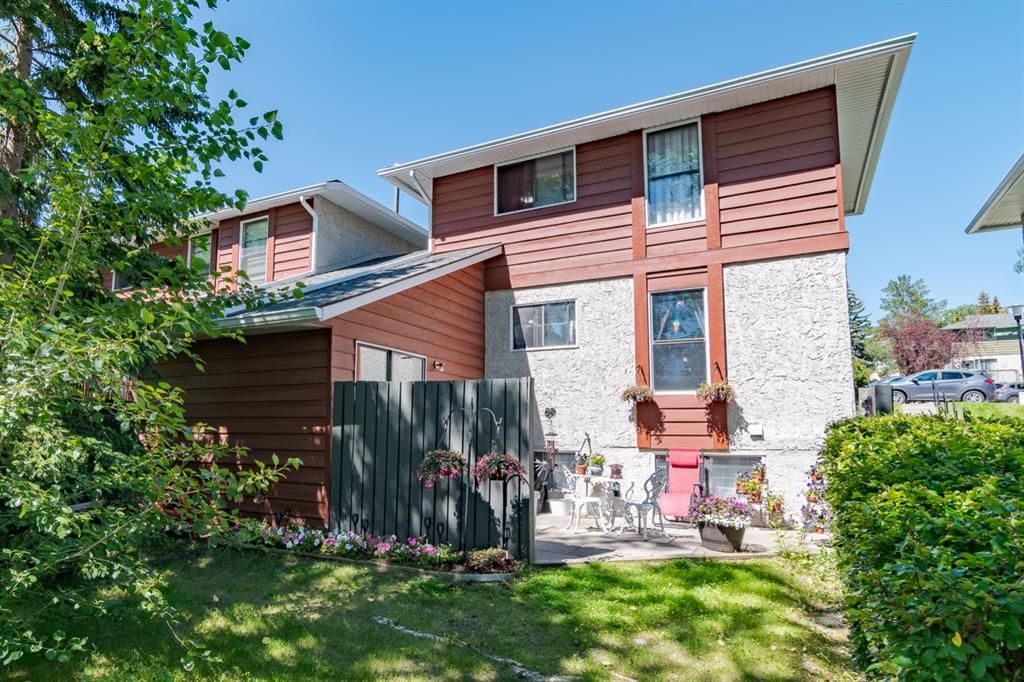 Main Photo: 17 6915 Ranchview Drive NW in Calgary: Ranchlands Row/Townhouse for sale : MLS®# A1238881