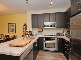 Photo 2: 110 139 W 22ND Street in North Vancouver: Central Lonsdale Condo for sale : MLS®# R2218128