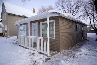 Photo 2: 150 2nd Street NW in Portage la Prairie: House for sale : MLS®# 202300477