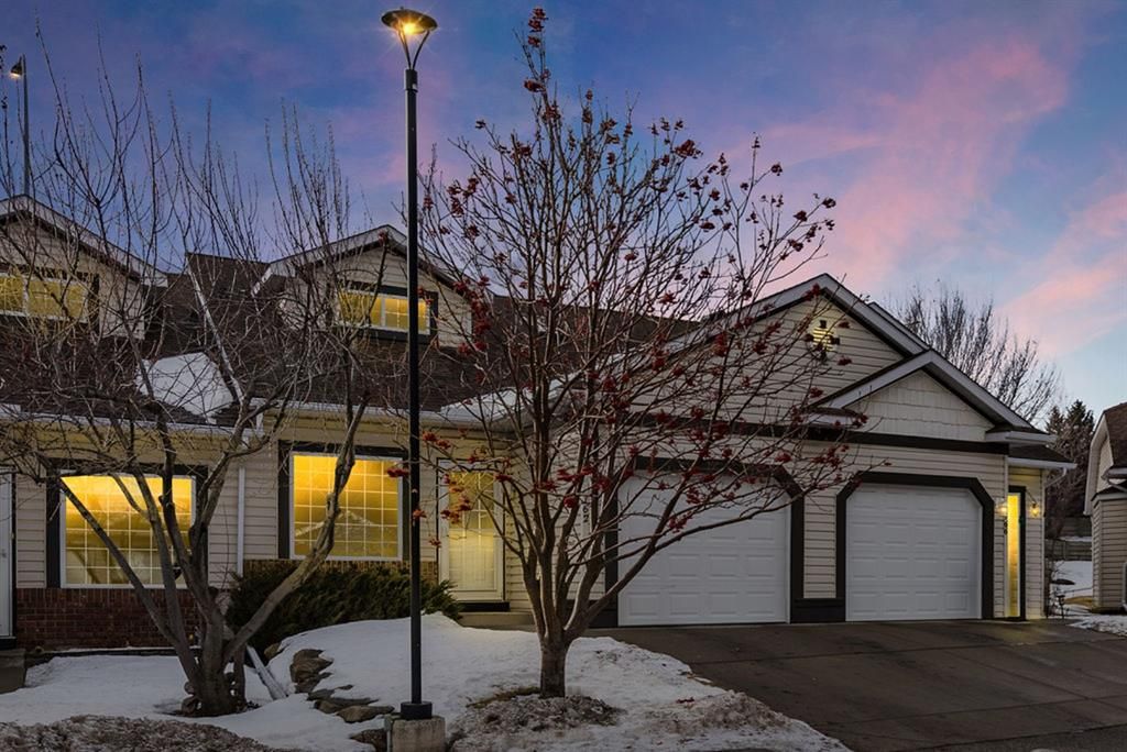 Main Photo: 162 Somervale Point SW in Calgary: Somerset Row/Townhouse for sale : MLS®# A1176160