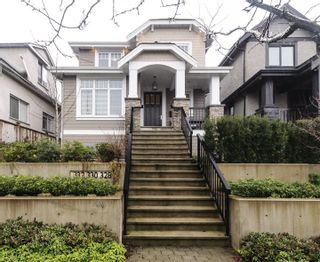 Photo 1: 332 E 37TH AVENUE in Vancouver: Main House for sale (Vancouver East)  : MLS®# R2234806