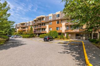 Photo 2: 204 1720 SOUTHMERE Crescent in Surrey: Sunnyside Park Surrey Condo for sale in "Capstan Way" (South Surrey White Rock)  : MLS®# R2760186