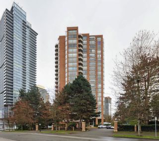 Photo 3: 904 4350 BERESFORD Street in Burnaby: Metrotown Condo for sale in "CARLTON ON THE PARK" (Burnaby South)  : MLS®# R2864892