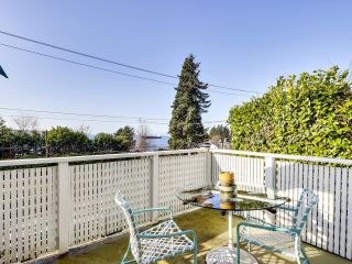 Photo 10: 3333 MARINE Drive in West Vancouver: West Bay House for sale in "West Bay" : MLS®# R2761097